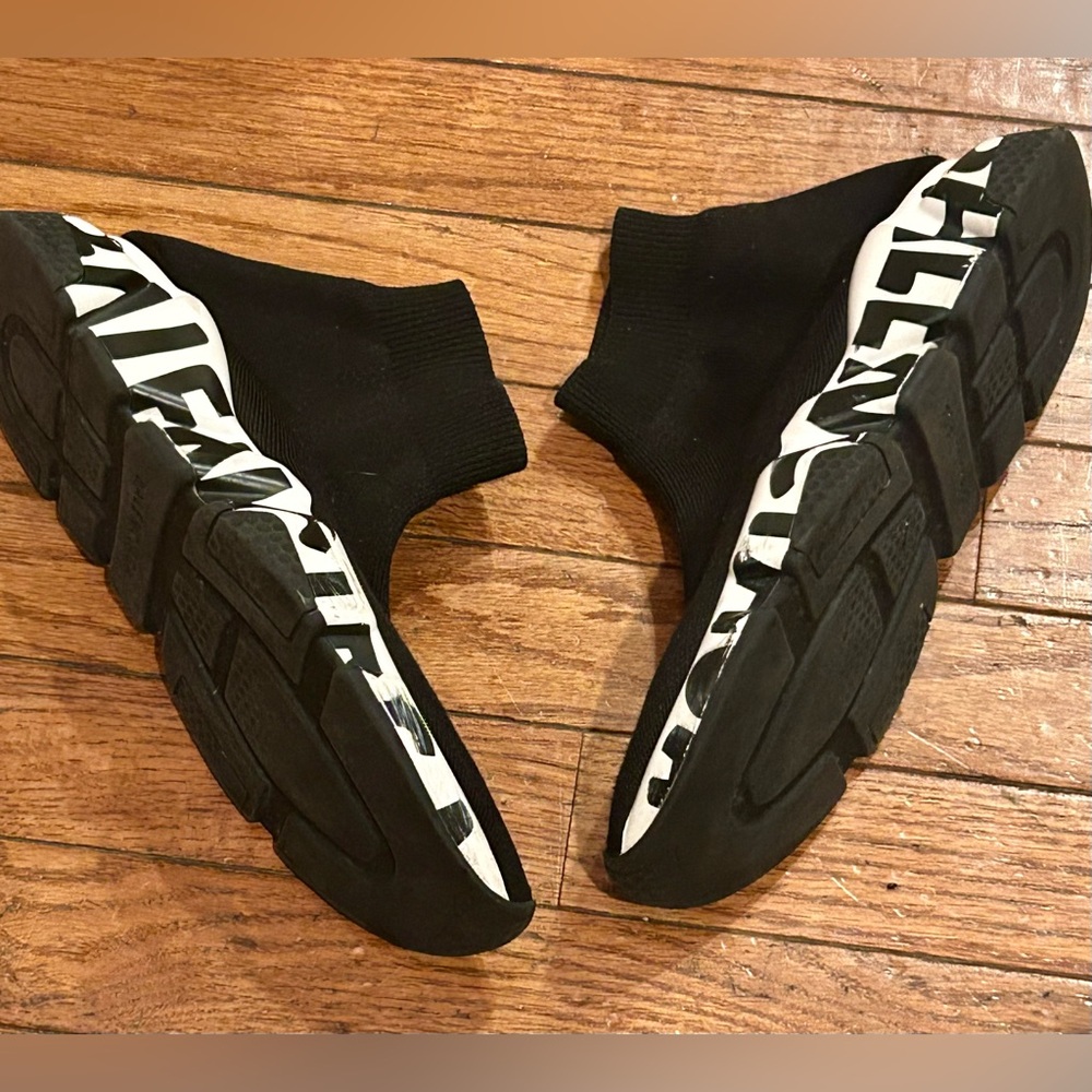 Balenciaga
Balenciaga Speed Graffiti Sneakers size 7 - Picture 2 of 9